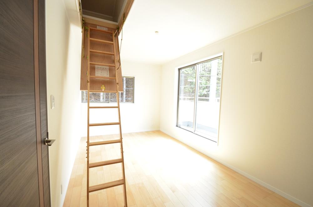 Same specifications photos (Other introspection). There is also the attic storage, It is also safe towards a lot of luggage ☆
