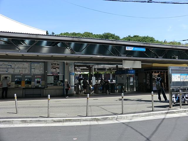 station. Odakyu line Yomiuri land before the station 650m to