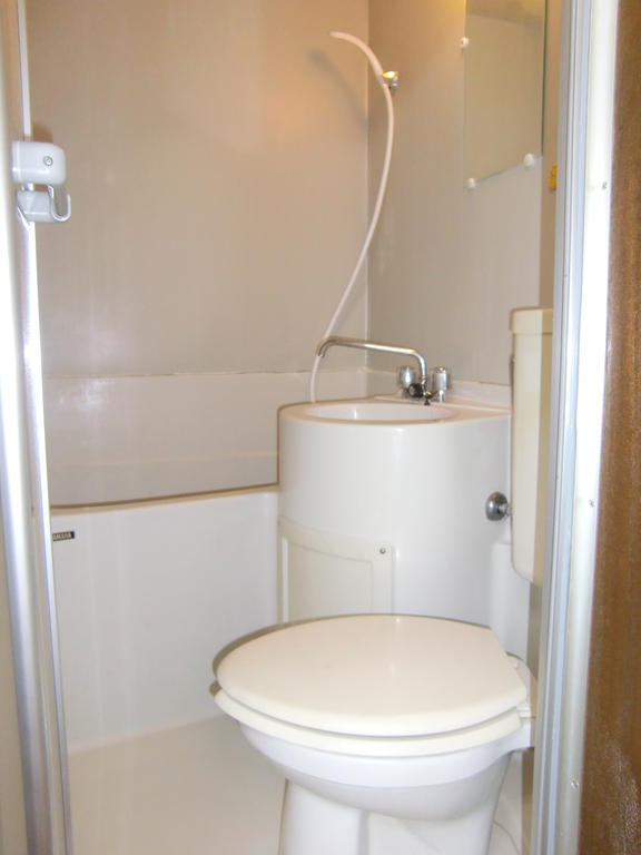 Bath. bus ・ toilet ・ Basin sharing a room in a three-point unit.