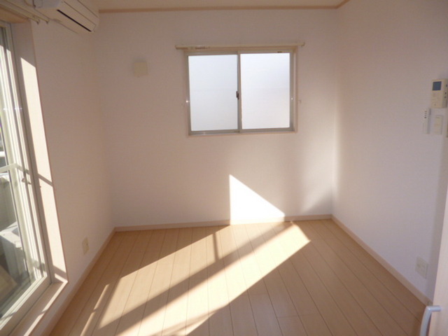 Other room space.  ☆  Sunny  ☆