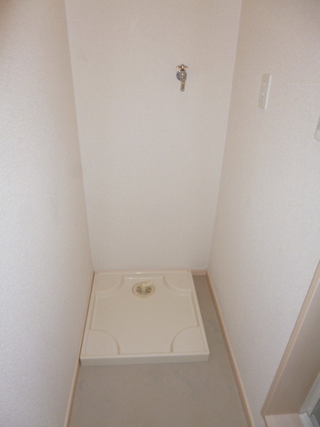 Washroom.  ☆  Waterproof bread with washing machine Storage  ☆