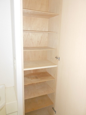 Entrance. There cupboard ☆