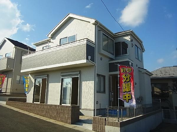 Local appearance photo. Per south road, Day is also good.