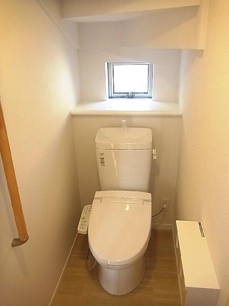 Toilet. It will be 1F of shower toilet.