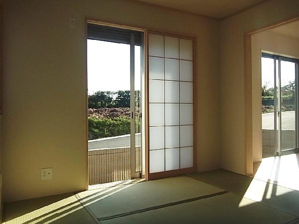 Non-living room. About is 5.25 quires of Japanese-style room.