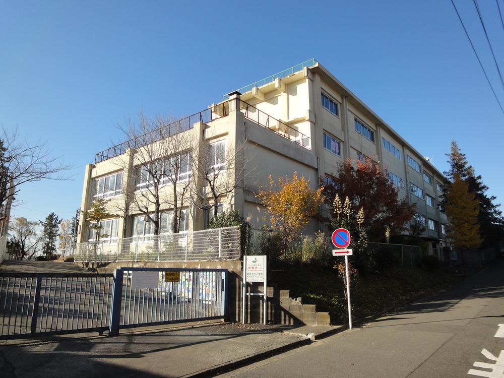 Primary school. 1500m to the Yuri Minami elementary school