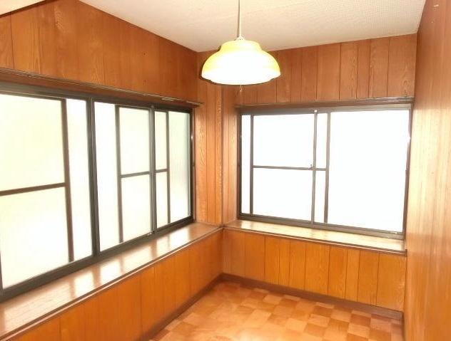 Non-living room. Northeast side Western-style