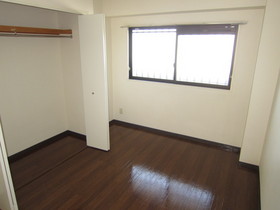 Living and room. Western-style 6 Pledge Plenty of storage