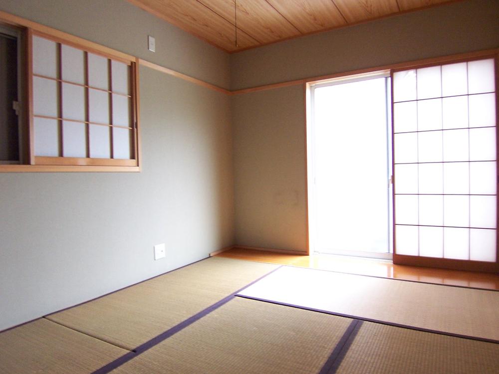 Non-living room. Healing of the Japanese-style room is located on the ground floor! 