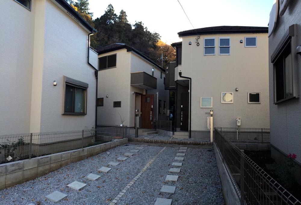 Wider front of the road! Effortlessly car out!