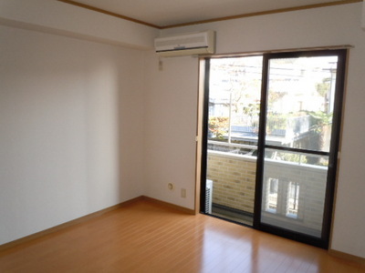 Living and room. Room 1