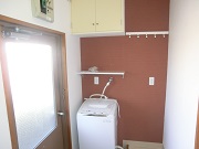 Entrance. Storage also comes with a washing machine. 