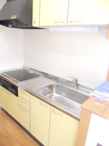 Kitchen. Spacious kitchen ☆