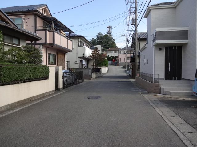 Local photos, including front road. Frontal road