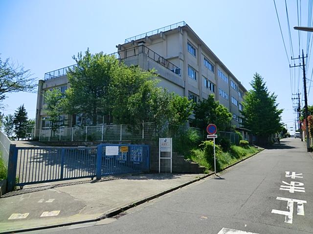 Primary school. 1000m to Kawasaki Minami Yuri Elementary School