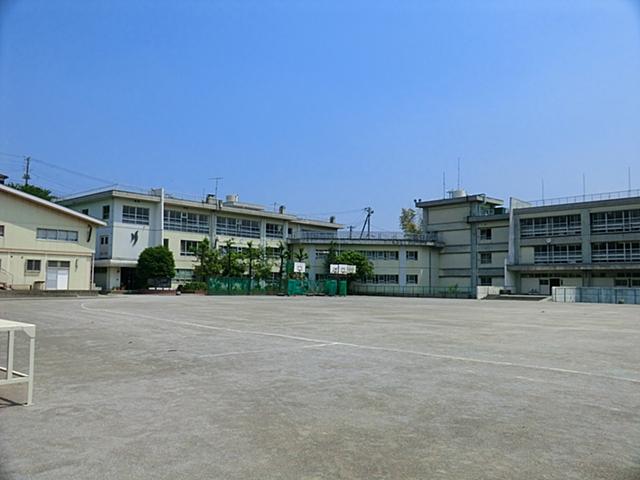 Junior high school. Nagasawa 550m until junior high school