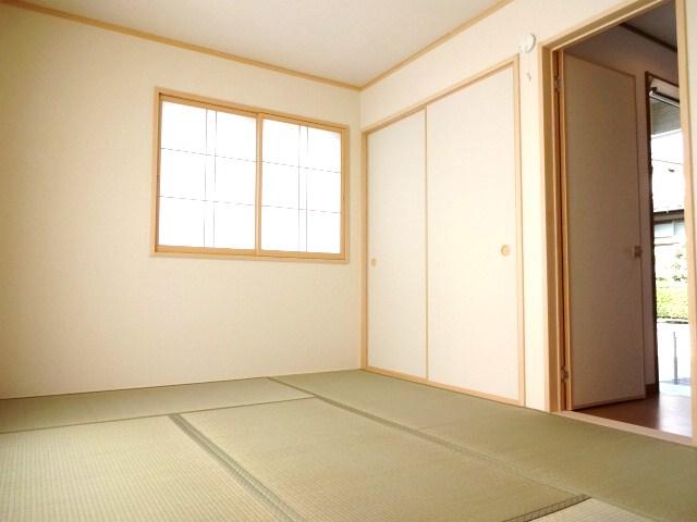 Other introspection. Japanese-style room next to the LD!