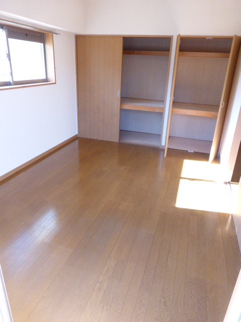 Other room space. Big is with storage of Western-style