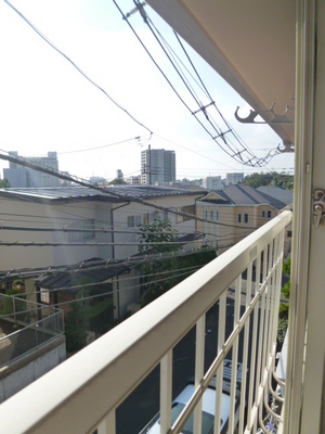 View. Because under the eaves there is a clothesline over the, You Jose laundry outside ☆