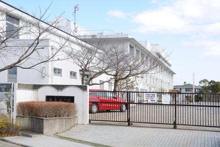 Junior high school. 1830m to Aso junior high school