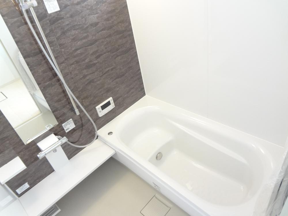 Bathroom. Hitotsubo type bus adopted.