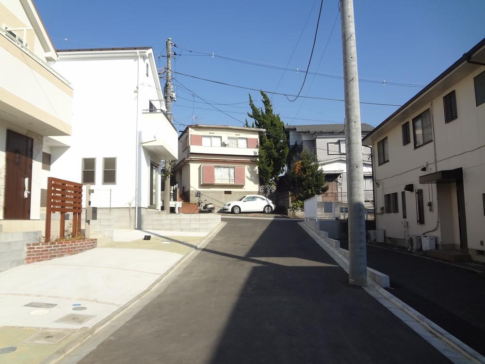 Local photos, including front road. Southeast side of the front road (width: 4.5m) is.