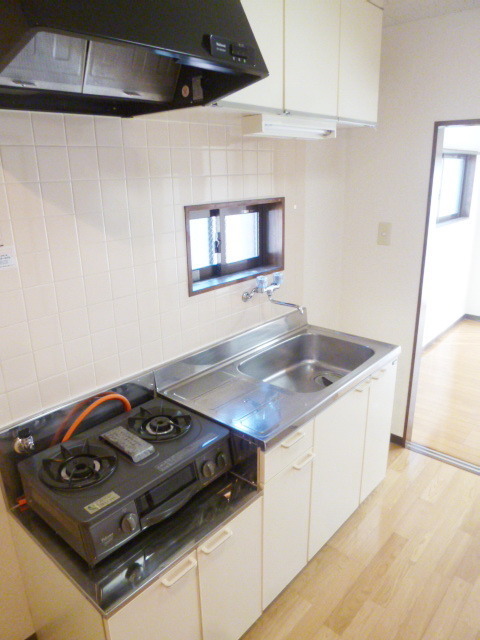 Kitchen. Gas stove 2 burners installed Allowed