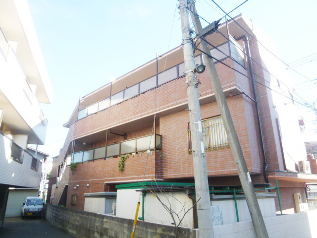 Building appearance. 3-story apartment type