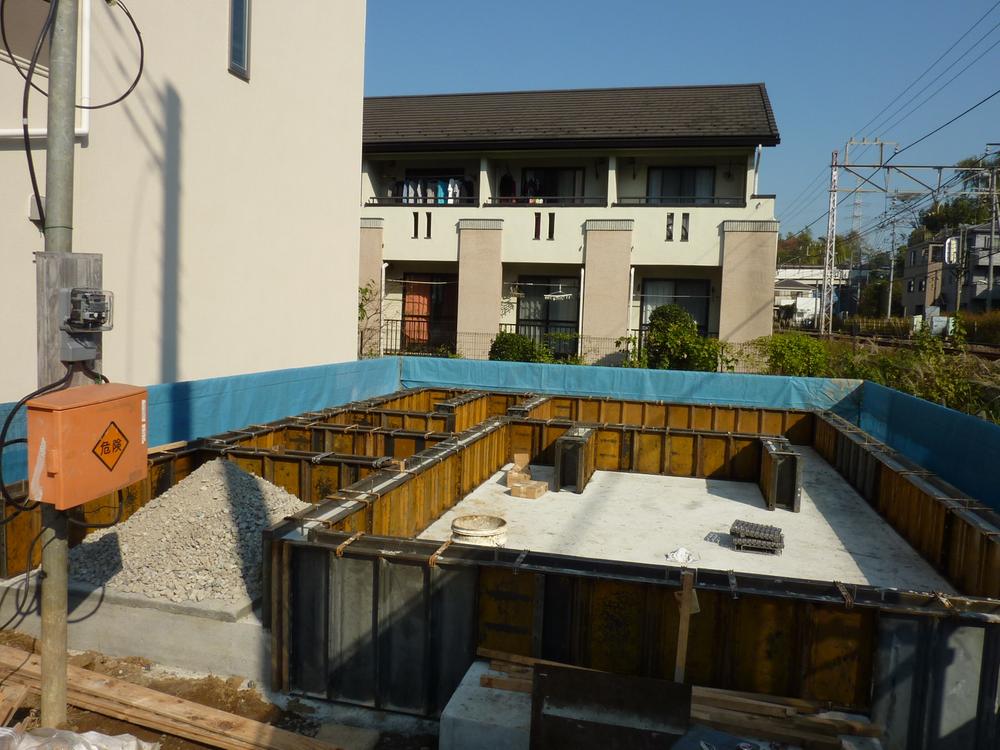 Local appearance photo. 6 Building