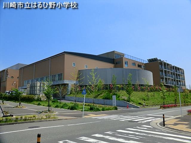 Primary school. 920m to Kasuga field elementary school