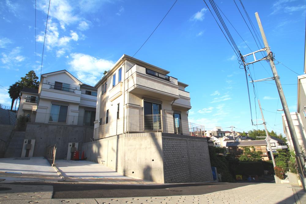 View photos from the dwelling unit. Local (September 2013) Shooting