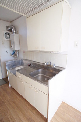 Kitchen. Is a convenient two-burner stove installation Allowed kitchen towards the self-catering school.