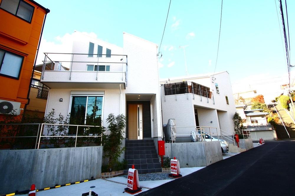 Local photos, including front road. Local (12 May 2013) Shooting