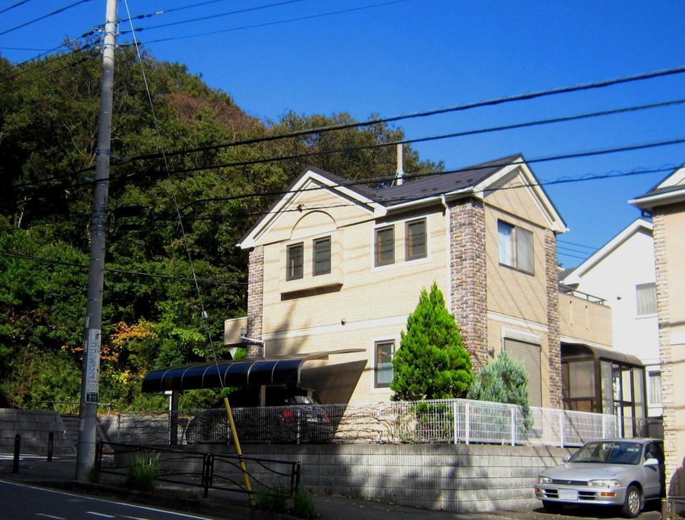 Local appearance photo. 1993 May 25, years, "outer wall ・ Roof "repair work carried out already