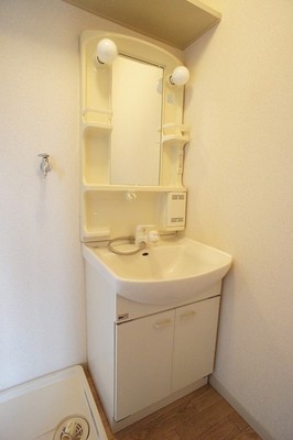 Washroom. Wash basin is an independent type! Effortlessly prepare for going out ☆