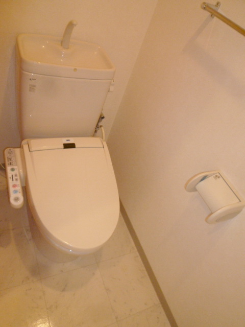 Toilet.  ☆ There Washlet ☆