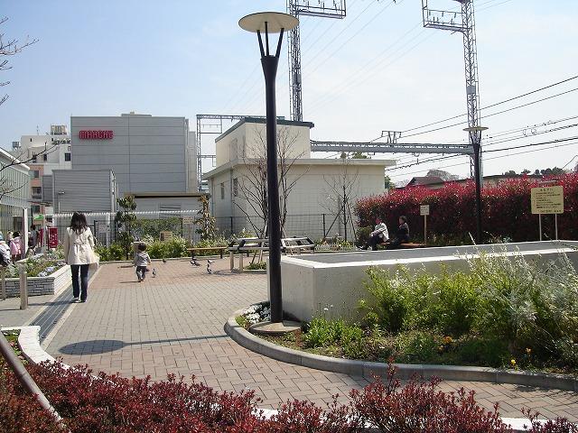 station. There are also green in 1120m Station neighborhood until around Tsurukawa Station. It is around the station of bright atmosphere.