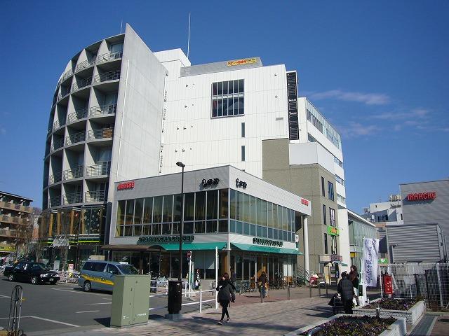 station. Until around Tsurukawa Station 1120m recent years, Development progresses Tsurukawa Station. Supermarkets and cafes, There are a host such as a bank.