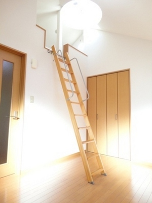 Living and room. If it rises the stairs of the loft, Another world. The longing of the two-stage bet of childhood