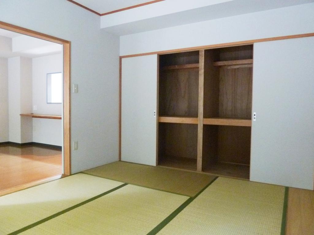 Living and room. Japanese-style room 6.0 tatami
