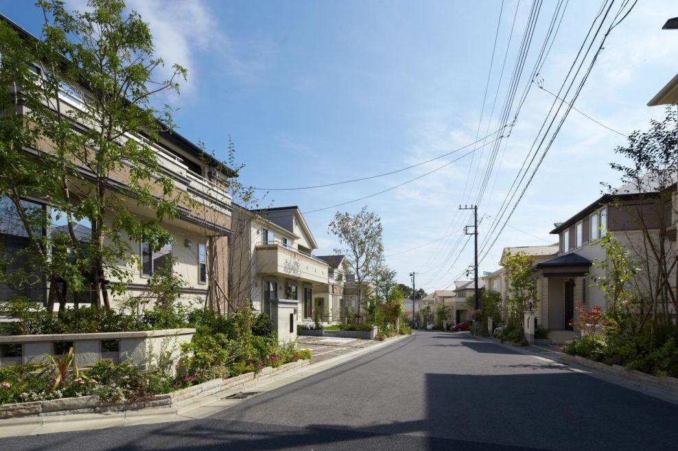 Local photos, including front road. Rich symbiosis of city and nature have been made, City that some people have with the green also lively, New streets will be the birth of the 73 House in this Haruhi field. (Already sale already dwelling unit: October 2012 shooting)