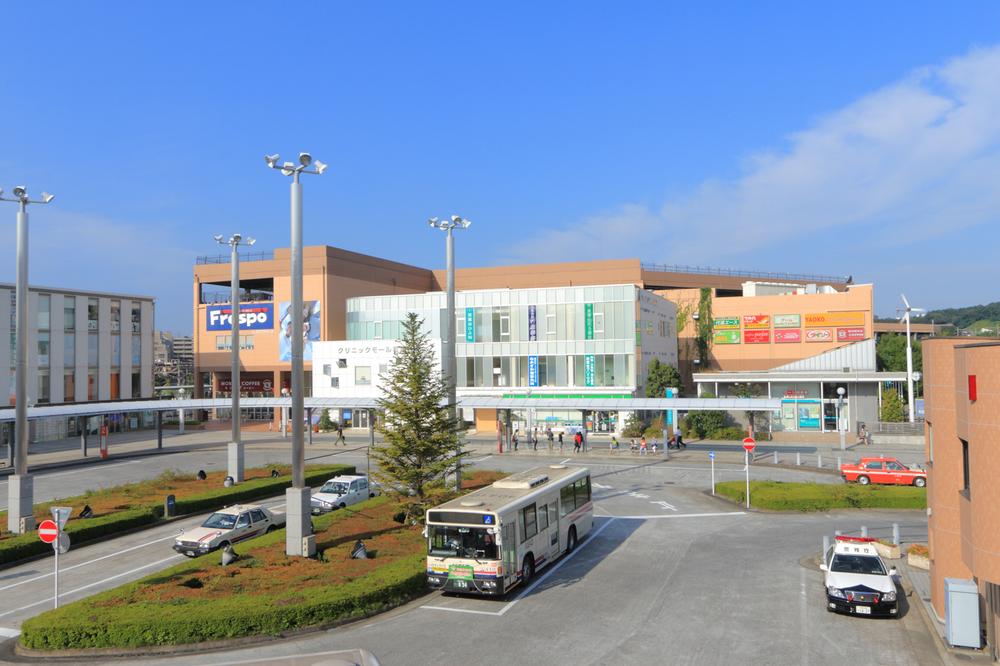 Shopping centre. 1260m super until Frespo Wakabadai, Casual, Sports club, Consumer electronics specialty store, A shopping center that is constituted by a cram school. (Walk 16 ~ 17 minutes)