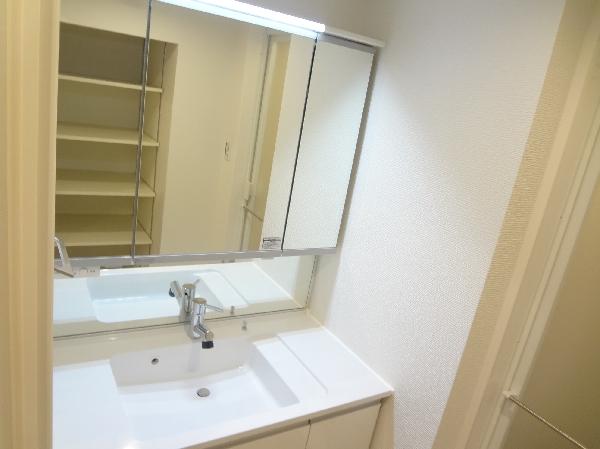 Wash basin, toilet. It is vanity