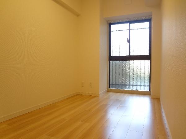 Non-living room. Western-style is about 5.3 Pledge