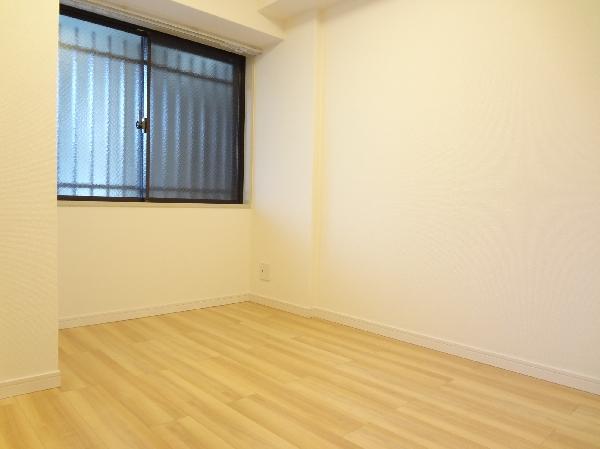 Non-living room. Closet is about 4.5 Pledge