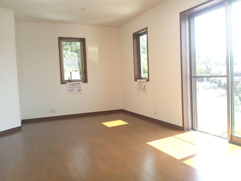 Living. 6 Building room photo, Bright LDK! All Toyuka also has been established heating! 