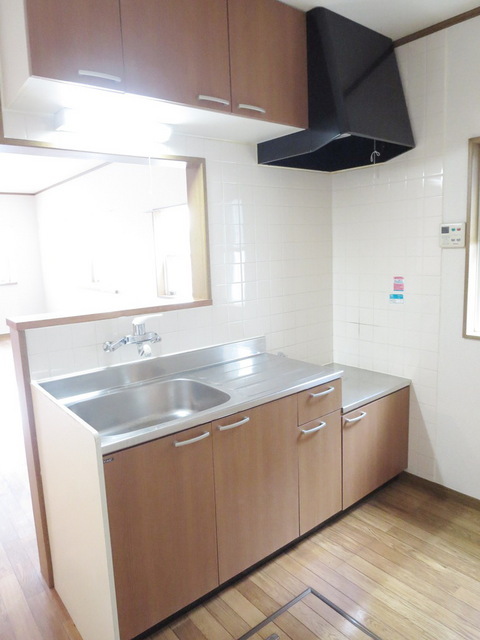 Kitchen. Gas stove installation Allowed! Spacious kitchen