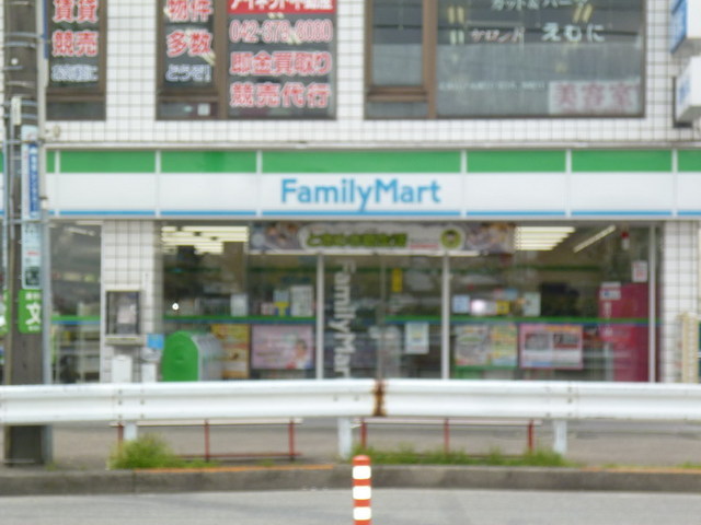 Convenience store. 60m to Family Mart (convenience store)