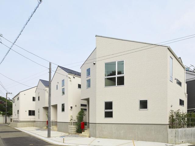 Local photos, including front road. Local front road, East: 4.4m, North side: 5.3m, West side: A 5.8m.