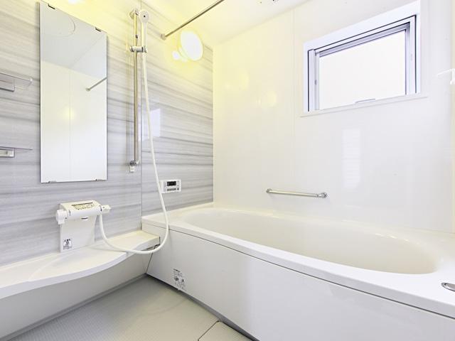 Bathroom. Bathroom 1 pyeong size of the standard. Spacious and have been, I put in every day leisurely bath. Also it comes with of course bathroom ventilation drying heater.